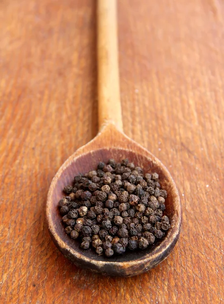 Svartpeppar Trä Table Spices Närbild — Stockfoto