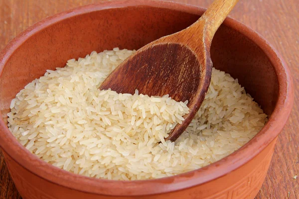 Bílá Tepelně Neupravená Rýže Dřevěném Pozadí — Stock fotografie