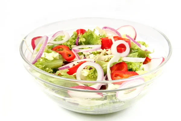 健康的新鲜沙拉孤立在白色背景上 — 图库照片