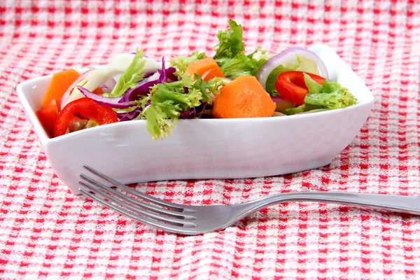Healthy Fresh Salad Checkered Tablecloth — Stock Photo, Image