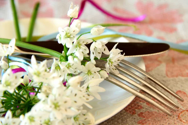 Ajuste de la mesa con flores —  Fotos de Stock