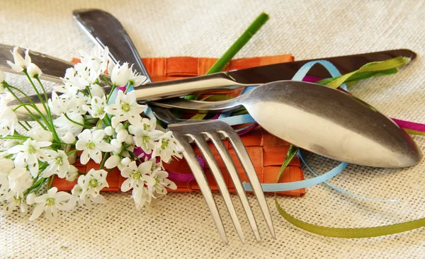Tischdekoration mit Blumen — Stockfoto