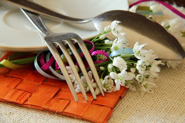 ? 花と氷のテーブルの設定 — ストック写真