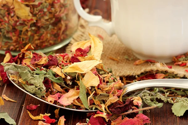 Egészséges gyógynövény tea with rózsaszirom — Stock Fotó