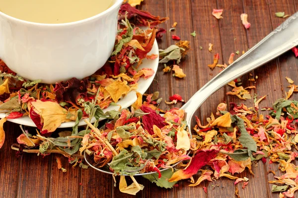Egészséges gyógynövény tea with rózsaszirom Stock Kép