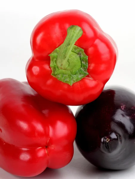 Eggplants and peppers — Stock Photo, Image