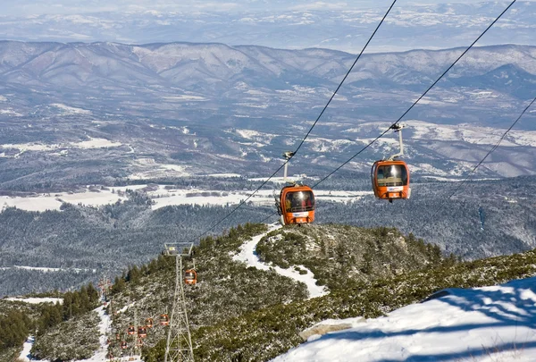 Kabelbaan skilift over berglandschap — Stockfoto