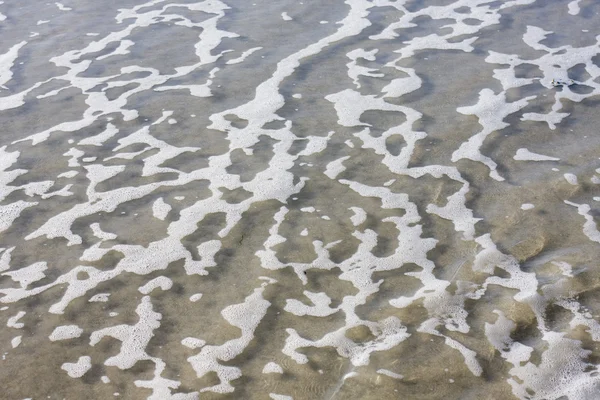 Вода на песке — стоковое фото