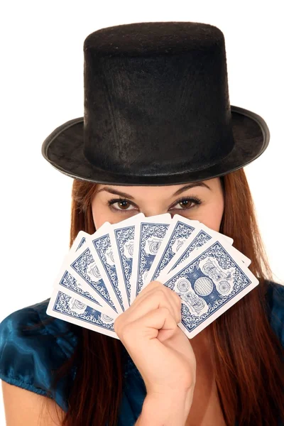 Schoonheid meisje in hoed met kaarten — Stockfoto