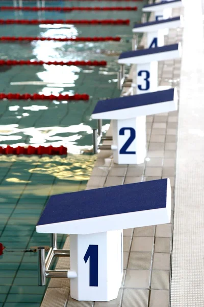 Blocos de partida de natação — Fotografia de Stock