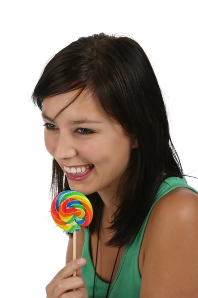Mooi Meisje Glimlachend Likken Een Kleurrijke Lolly — Stockfoto