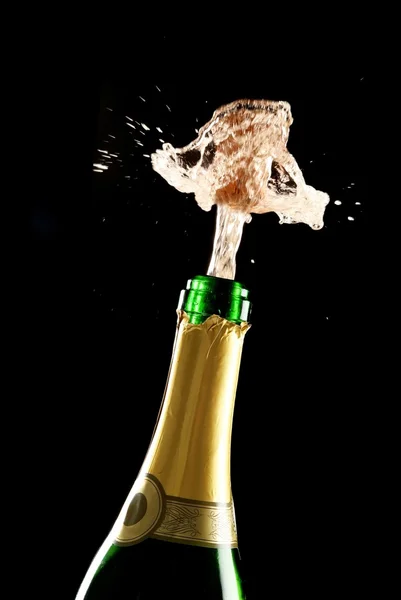 Bottiglia Champagne Con Tappo Sughero Scoppiare Spruzzare — Foto Stock