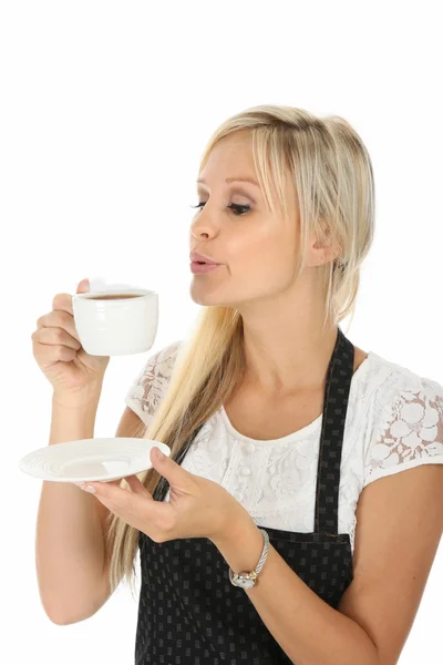 Lovely блондинка дівчина з гарячим напоєм — стокове фото