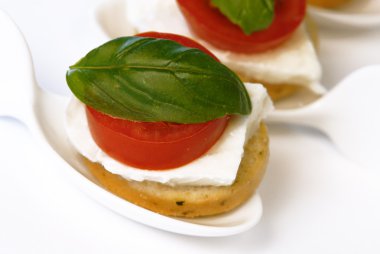 Caprese salatası