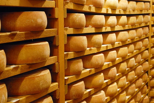 Raclette di formaggio in raffinazione — Foto Stock