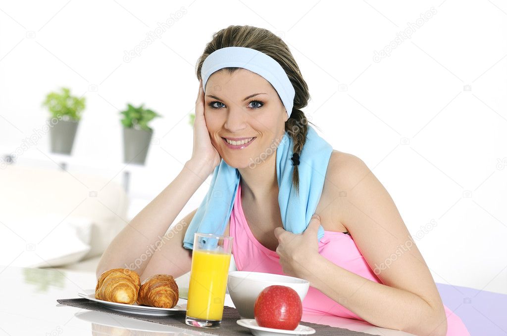 Sportive woman having breakfast