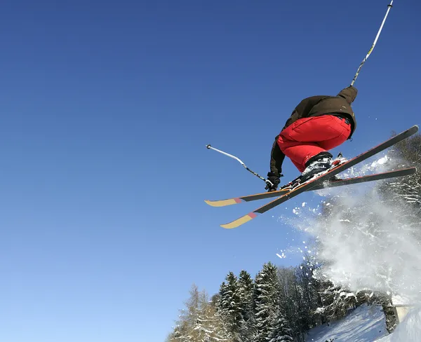 Kayakçı atlama — Stok fotoğraf