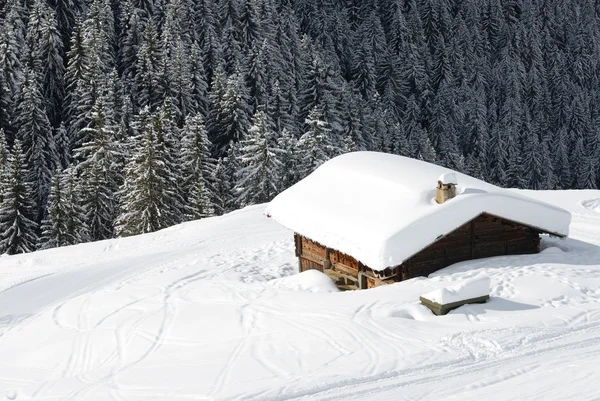 Chata v zimě — Stock fotografie