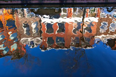 Delft canal House yansıması