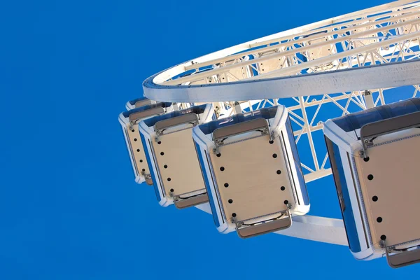 Big ferris wheel on blue sky background — Stock Photo, Image