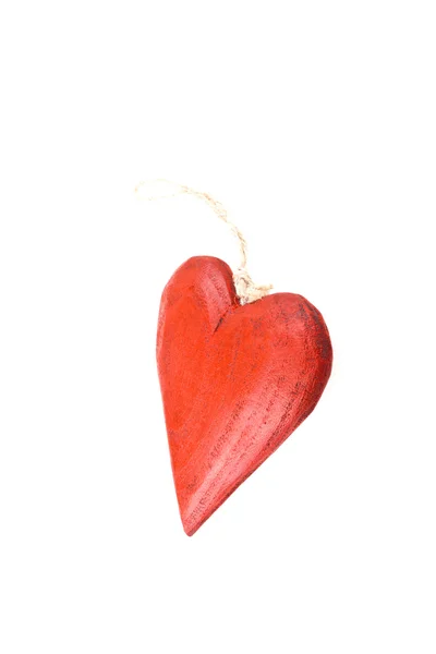 Drewniane czerwone serce na białym tle — Zdjęcie stockowe