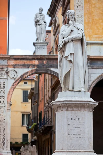 stock image Statue of Dante Alighieri in front of historic facade in Verona, Italy