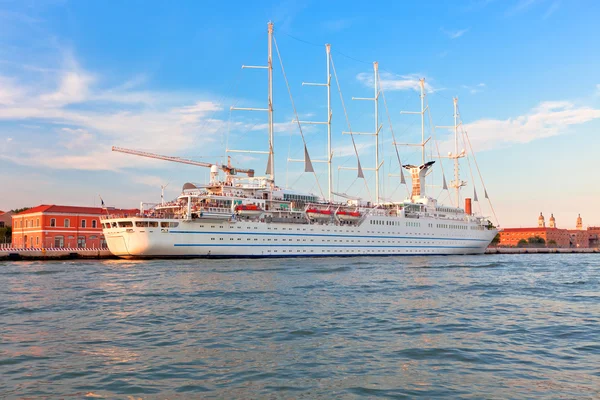 Venedik'te büyük yelkenli tekne — Stok fotoğraf