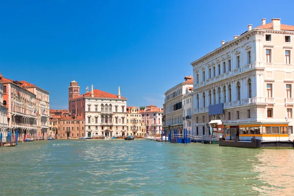Дворцы на Большом канале Венеция — стоковое фото