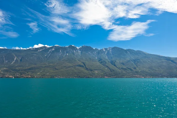 Вид на озеро Гарда — стоковое фото