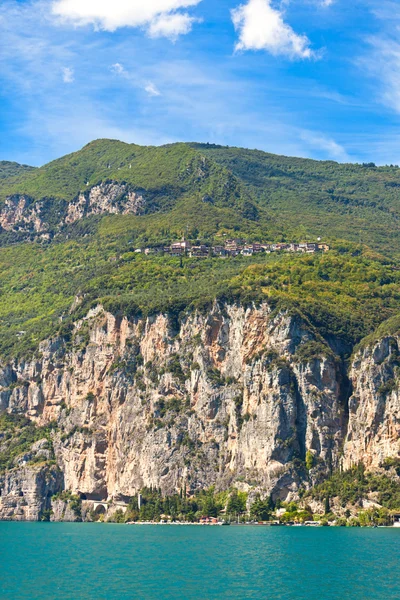 Uitzicht over het Gardameer in Italië — Stockfoto