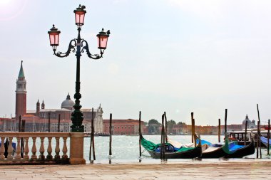 Venedik canal'ın renkli köprüden,