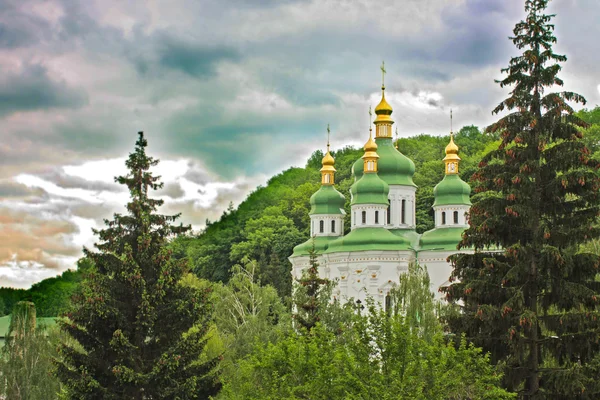 Church in Kiev Botanical Garden in spring. Kiev — Stock Photo, Image