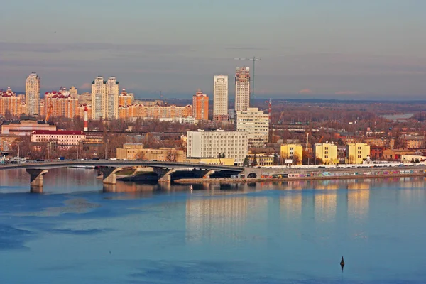 キエフのタマンと産業の都市 — ストック写真