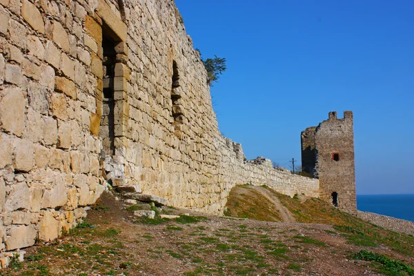 Генуэзская крепость в Судаке взята в Крыму — стоковое фото