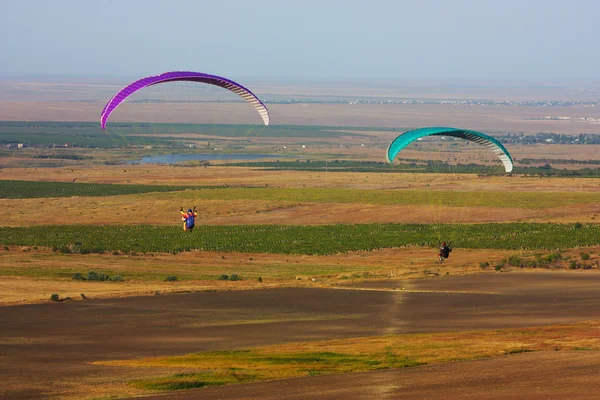 Paraglider vlucht op de Krim — Stockfoto