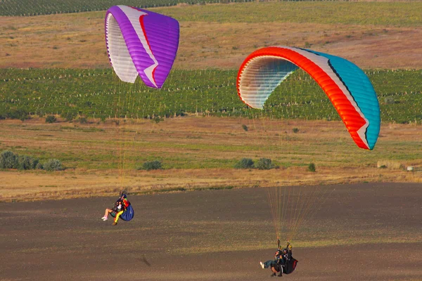 Paraglider flyg i Krim — Stockfoto
