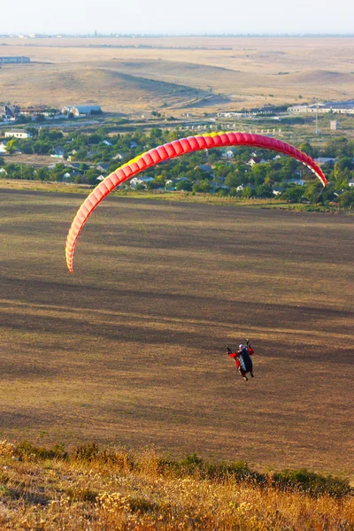 Yamaçparaşütü uçuş Kırım — Stok fotoğraf