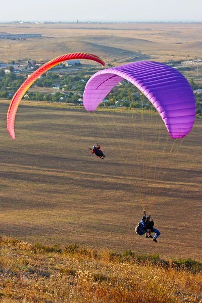 Gleitschirmflug auf der Krim — Stockfoto