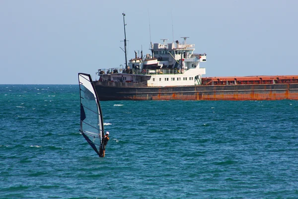 クリミア自治共和国でウィンド サーフィン — ストック写真