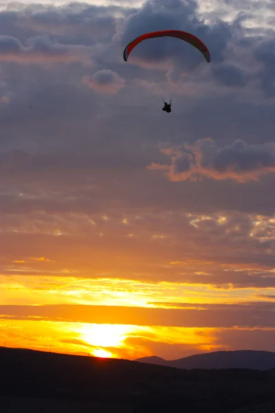 Yamaçparaşütü uçuş Kırım — Stok fotoğraf