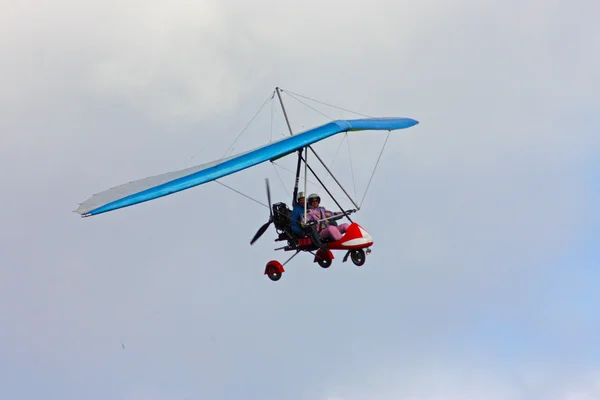夏に取られるクリミアでハング グライダー — ストック写真