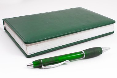 Yeşil defter ve kalem