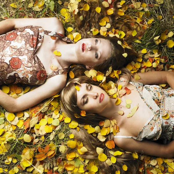 Duas meninas românticas — Fotografia de Stock