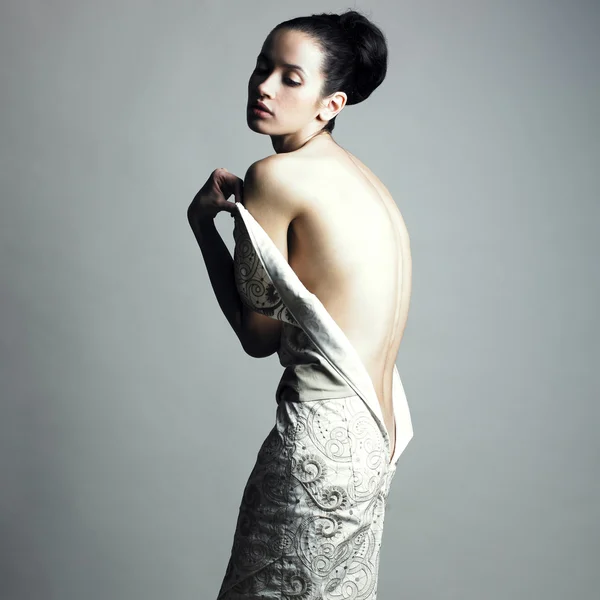 Uitkleden elegante vrouw — Stockfoto