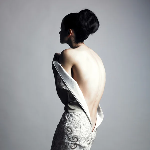 Klä av sig elegant kvinna — Stockfoto
