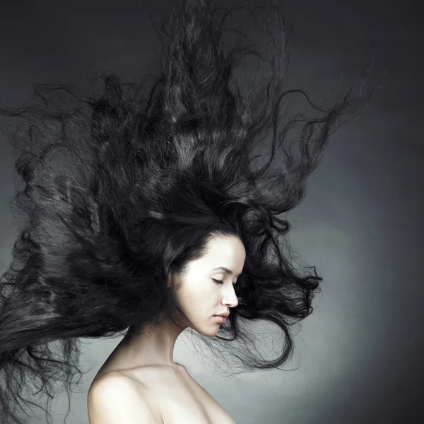 壮大な髪の美しい女性 — ストック写真