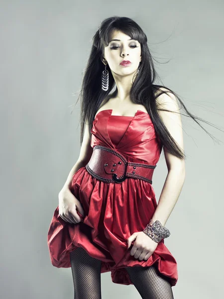 Retrato Uma Bela Jovem Senhora Vestido Vermelho — Fotografia de Stock