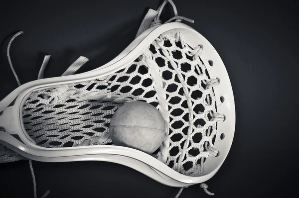 Cabeza de lacrosse con bola en blanco y negro — Foto de Stock