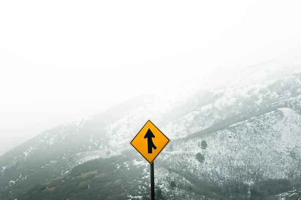 Yellow Black Merge Road Sign Pointing Foggy Sky — Stock Fotó