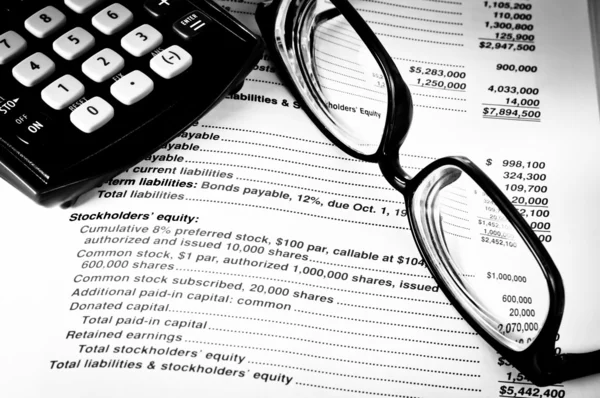 Eye glasses on an accounting book — Stock Photo, Image